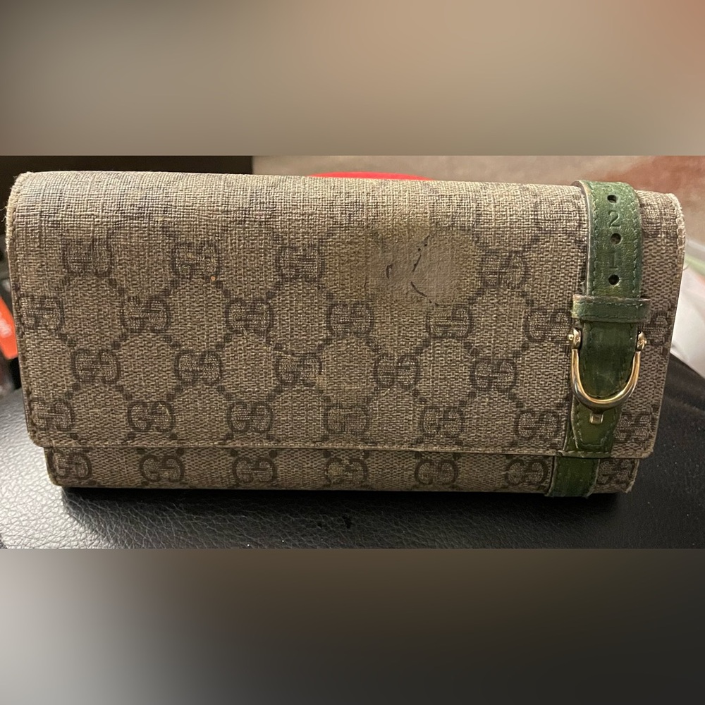 Do Not Buy Fake ❌❌❌❌❌. Gucci Gray and Green Wallet 
Fake Do Not Buy!!!
